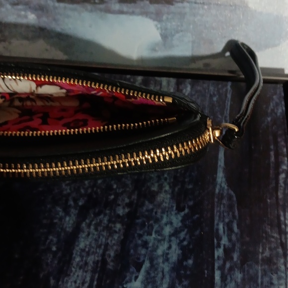 Vera Bradley - Picture 4 of 6